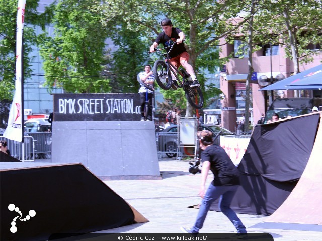 BMX Street Station 2013 - les sam. 04 et dim. 05 mai 2013, place Béraudier, parvis de la Gare Part-Dieu, Lyon. – « BMX Street Station 2013 » – Compétition internationale de BMX - première manche de la BMX FR Cup. – mots associés : bmx