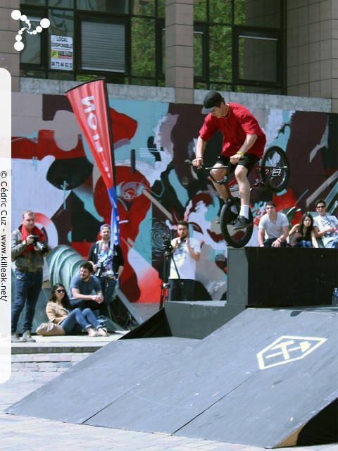 BMX Street Station 2013 - les sam. 04 et dim. 05 mai 2013, place Béraudier, parvis de la Gare Part-Dieu, Lyon. – « BMX Street Station 2013 » – Compétition internationale de BMX - première manche de la BMX FR Cup. – mots associés : bmx