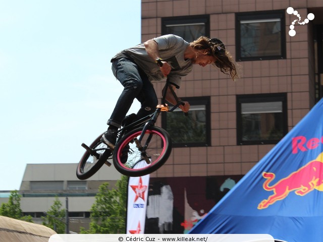 BMX Street Station 2013 - les sam. 04 et dim. 05 mai 2013, place Béraudier, parvis de la Gare Part-Dieu, Lyon. – « BMX Street Station 2013 » – Compétition internationale de BMX - première manche de la BMX FR Cup. – mots associés : bmx