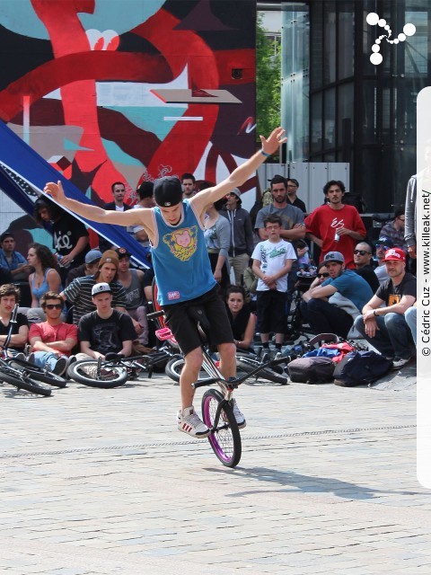 BMX Street Station 2013 - les sam. 04 et dim. 05 mai 2013, place Béraudier, parvis de la Gare Part-Dieu, Lyon. – « BMX Street Station 2013 » – Compétition internationale de BMX - première manche de la BMX FR Cup. – mots associés : bmx, flat