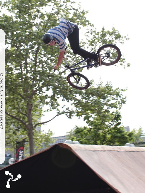 BMX Street Station 2013 - les sam. 04 et dim. 05 mai 2013, place Béraudier, parvis de la Gare Part-Dieu, Lyon. – « BMX Street Station 2013 » – Compétition internationale de BMX - première manche de la BMX FR Cup. – mots associés : bmx