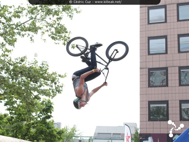 BMX Street Station 2013 - les sam. 04 et dim. 05 mai 2013, place Béraudier, parvis de la Gare Part-Dieu, Lyon. – « BMX Street Station 2013 » – Compétition internationale de BMX - première manche de la BMX FR Cup. – mots associés : bmx