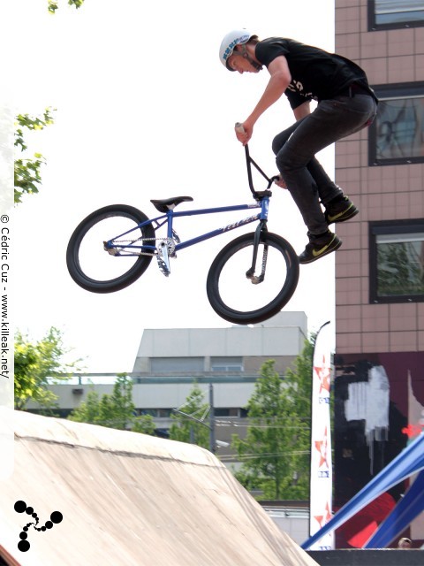 BMX Street Station 2013 - les sam. 04 et dim. 05 mai 2013, place Béraudier, parvis de la Gare Part-Dieu, Lyon. – « BMX Street Station 2013 » – Compétition internationale de BMX - première manche de la BMX FR Cup. – mots associés : bmx