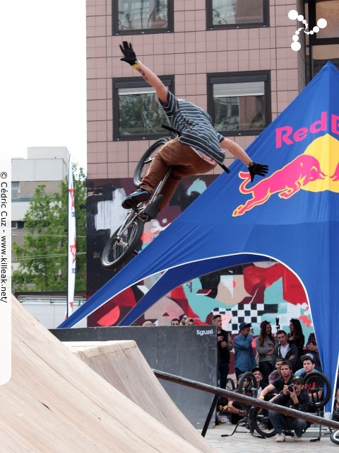 BMX Street Station 2013 - les sam. 04 et dim. 05 mai 2013, place Béraudier, parvis de la Gare Part-Dieu, Lyon. – « BMX Street Station 2013 » – Compétition internationale de BMX - première manche de la BMX FR Cup. – mots associés : bmx