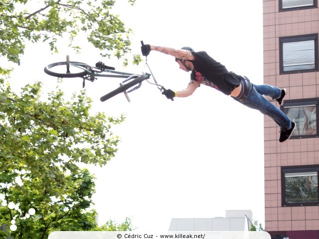 BMX Street Station 2013 - les sam. 04 et dim. 05 mai 2013, place Béraudier, parvis de la Gare Part-Dieu, Lyon. — « BMX Street Station 2013 » — Compétition internationale de BMX - première manche de la BMX FR Cup. — mots associés : bmx