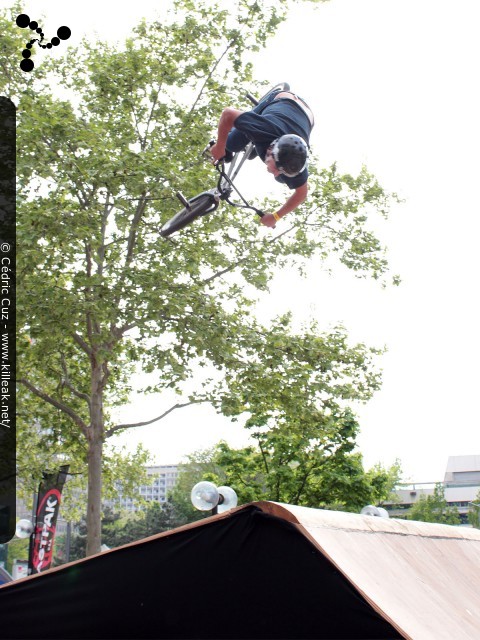 BMX Street Station 2013 - les sam. 04 et dim. 05 mai 2013, place Béraudier, parvis de la Gare Part-Dieu, Lyon. – « BMX Street Station 2013 » – Compétition internationale de BMX - première manche de la BMX FR Cup. – mots associés : bmx