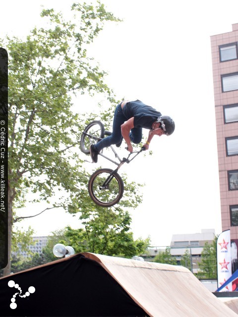 BMX Street Station 2013 - les sam. 04 et dim. 05 mai 2013, place Béraudier, parvis de la Gare Part-Dieu, Lyon. – « BMX Street Station 2013 » – Compétition internationale de BMX - première manche de la BMX FR Cup. – mots associés : bmx