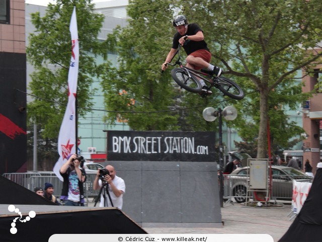 BMX Street Station 2013 - les sam. 04 et dim. 05 mai 2013, place Béraudier, parvis de la Gare Part-Dieu, Lyon. — « BMX Street Station 2013 » — Compétition internationale de BMX - première manche de la BMX FR Cup. — mots associés : bmx