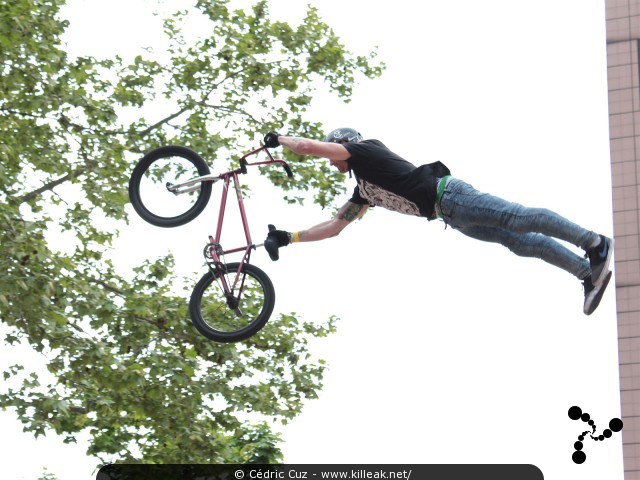 BMX Street Station 2013 - les sam. 04 et dim. 05 mai 2013, place Béraudier, parvis de la Gare Part-Dieu, Lyon. – « BMX Street Station 2013 » – Compétition internationale de BMX - première manche de la BMX FR Cup. – mots associés : bmx