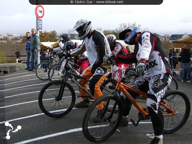 Coupe des Lacs 2009 de BMX, manche de Cran-Gevrier - le dim. 08.11.2009. 5e et avant-dernière manche de cette compétition franco-suisse de BMX. – « Coupe des Lacs 2009 de BMX, manche de Cran-Gevrier » – 5e manche de la Coupe des Lacs sur la piste de bicross de Cran-Gevrier. – mots associés : bmx, coupe des lacs