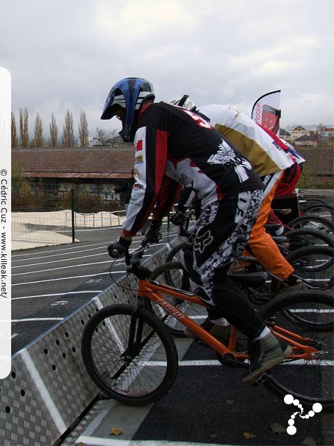 Coupe des Lacs 2009 de BMX, manche de Cran-Gevrier - le dim. 08.11.2009. 5e et avant-dernière manche de cette compétition franco-suisse de BMX. — « Coupe des Lacs 2009 de BMX, manche de Cran-Gevrier » — 5e manche de la Coupe des Lacs sur la piste de bicross de Cran-Gevrier. — mots associés : bmx, coupe des lacs