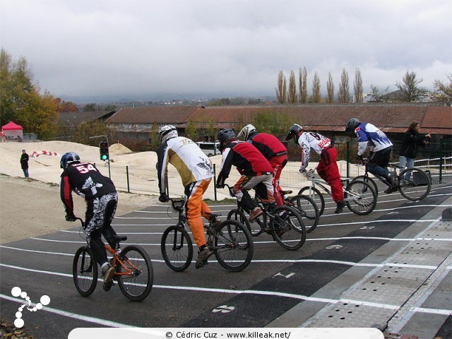 Coupe des Lacs 2009 de BMX, manche de Cran-Gevrier - le dim. 08.11.2009. 5e et avant-dernière manche de cette compétition franco-suisse de BMX. – « Coupe des Lacs 2009 de BMX, manche de Cran-Gevrier » – 5e manche de la Coupe des Lacs sur la piste de bicross de Cran-Gevrier. – mots associés : bmx, coupe des lacs