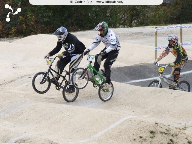 Coupe des Lacs 2009 de BMX, manche de Cran-Gevrier - le dim. 08.11.2009. 5e et avant-dernière manche de cette compétition franco-suisse de BMX. – « Coupe des Lacs 2009 de BMX, manche de Cran-Gevrier » – 5e manche de la Coupe des Lacs sur la piste de bicross de Cran-Gevrier. – mots associés : bmx, coupe des lacs