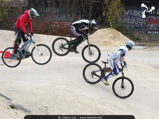 Coupe des Lacs 2009 de BMX, manche de Cran-Gevrier - le dim. 08.11.2009. 5e et avant-dernière manche de cette compétition franco-suisse de BMX. – « Coupe des Lacs 2009 de BMX, manche de Cran-Gevrier » – 5e manche de la Coupe des Lacs sur la piste de bicross de Cran-Gevrier. – mots associés : bmx, coupe des lacs