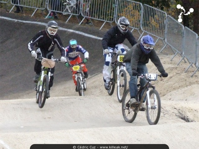 Coupe des Lacs 2009 de BMX, manche de Cran-Gevrier - le dim. 08.11.2009. 5e et avant-dernière manche de cette compétition franco-suisse de BMX. – « Coupe des Lacs 2009 de BMX, manche de Cran-Gevrier » – 5e manche de la Coupe des Lacs sur la piste de bicross de Cran-Gevrier. – mots associés : bmx, coupe des lacs