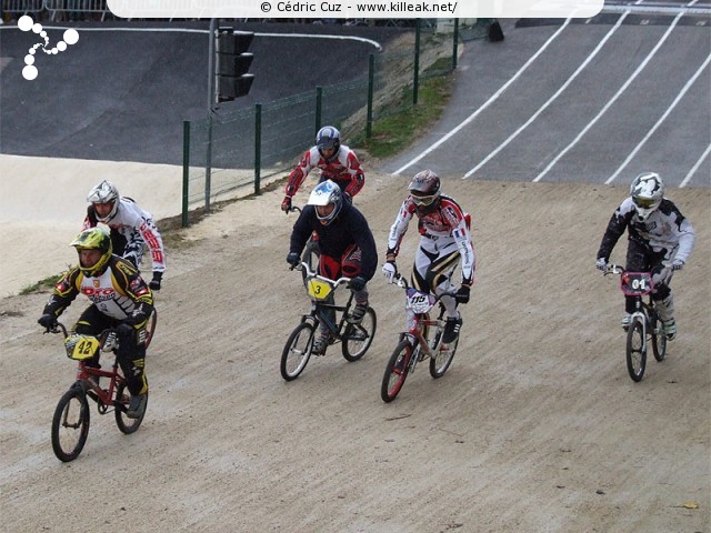 Coupe des Lacs 2009 de BMX, manche de Cran-Gevrier - le dim. 08.11.2009. 5e et avant-dernière manche de cette compétition franco-suisse de BMX. – « Coupe des Lacs 2009 de BMX, manche de Cran-Gevrier » – 5e manche de la Coupe des Lacs sur la piste de bicross de Cran-Gevrier. – mots associés : bmx, coupe des lacs