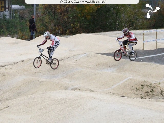 Coupe des Lacs 2009 de BMX, manche de Cran-Gevrier - le dim. 08.11.2009. 5e et avant-dernière manche de cette compétition franco-suisse de BMX. – « Coupe des Lacs 2009 de BMX, manche de Cran-Gevrier » – 5e manche de la Coupe des Lacs sur la piste de bicross de Cran-Gevrier. – mots associés : bmx, coupe des lacs