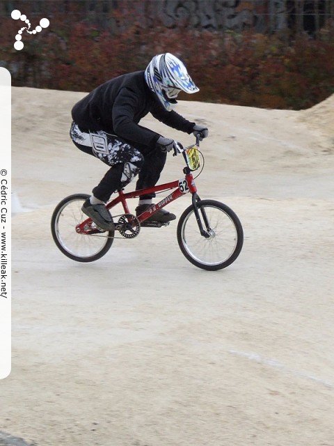 Coupe des Lacs 2009 de BMX, manche de Cran-Gevrier - le dim. 08.11.2009. 5e et avant-dernière manche de cette compétition franco-suisse de BMX. — « Coupe des Lacs 2009 de BMX, manche de Cran-Gevrier » — 5e manche de la Coupe des Lacs sur la piste de bicross de Cran-Gevrier. — mots associés : bmx, coupe des lacs