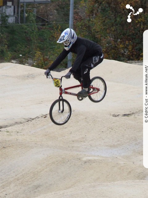 Coupe des Lacs 2009 de BMX, manche de Cran-Gevrier - le dim. 08.11.2009. 5e et avant-dernière manche de cette compétition franco-suisse de BMX. – « Coupe des Lacs 2009 de BMX, manche de Cran-Gevrier » – 5e manche de la Coupe des Lacs sur la piste de bicross de Cran-Gevrier. – mots associés : bmx, coupe des lacs