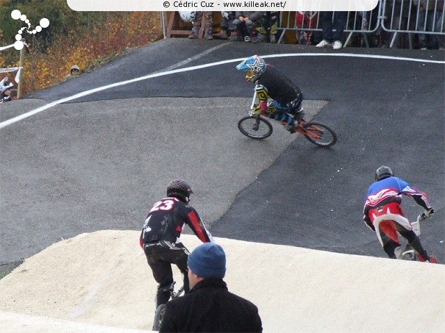 Coupe des Lacs 2009 de BMX, manche de Cran-Gevrier - le dim. 08.11.2009. 5e et avant-dernière manche de cette compétition franco-suisse de BMX. – « Coupe des Lacs 2009 de BMX, manche de Cran-Gevrier » – 5e manche de la Coupe des Lacs sur la piste de bicross de Cran-Gevrier. – mots associés : bmx, coupe des lacs