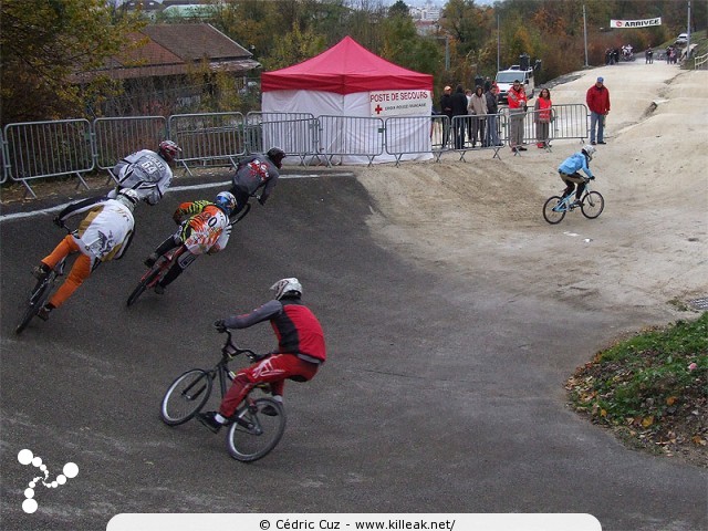 Coupe des Lacs 2009 de BMX, manche de Cran-Gevrier - le dim. 08.11.2009. 5e et avant-dernière manche de cette compétition franco-suisse de BMX. – « Coupe des Lacs 2009 de BMX, manche de Cran-Gevrier » – 5e manche de la Coupe des Lacs sur la piste de bicross de Cran-Gevrier. – mots associés : bmx, coupe des lacs