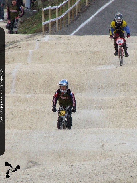 Coupe des Lacs 2009 de BMX, manche de Cran-Gevrier - le dim. 08.11.2009. 5e et avant-dernière manche de cette compétition franco-suisse de BMX. – « Coupe des Lacs 2009 de BMX, manche de Cran-Gevrier » – 5e manche de la Coupe des Lacs sur la piste de bicross de Cran-Gevrier. – mots associés : bmx, coupe des lacs