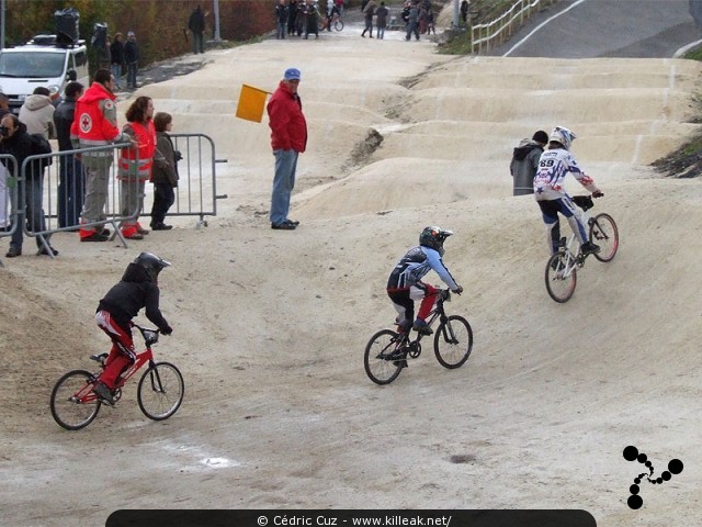 Coupe des Lacs 2009 de BMX, manche de Cran-Gevrier - le dim. 08.11.2009. 5e et avant-dernière manche de cette compétition franco-suisse de BMX. – « Coupe des Lacs 2009 de BMX, manche de Cran-Gevrier » – 5e manche de la Coupe des Lacs sur la piste de bicross de Cran-Gevrier. – mots associés : bmx, coupe des lacs