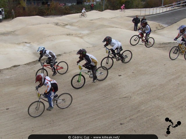 Coupe des Lacs 2009 de BMX, manche de Cran-Gevrier - le dim. 08.11.2009. 5e et avant-dernière manche de cette compétition franco-suisse de BMX. — « Coupe des Lacs 2009 de BMX, manche de Cran-Gevrier » — 5e manche de la Coupe des Lacs sur la piste de bicross de Cran-Gevrier. — mots associés : bmx, coupe des lacs