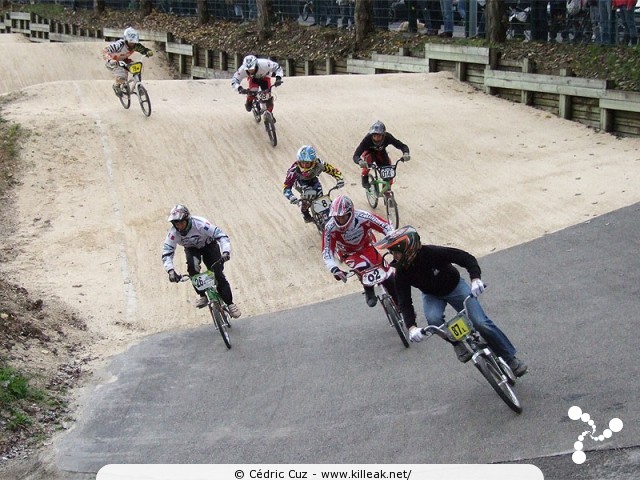 Coupe des Lacs 2009 de BMX, manche de Cran-Gevrier - le dim. 08.11.2009. 5e et avant-dernière manche de cette compétition franco-suisse de BMX. — « Coupe des Lacs 2009 de BMX, manche de Cran-Gevrier » — 5e manche de la Coupe des Lacs sur la piste de bicross de Cran-Gevrier. — mots associés : bmx, coupe des lacs