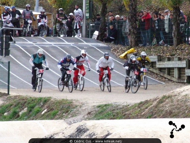 Coupe des Lacs 2009 de BMX, manche de Cran-Gevrier - le dim. 08.11.2009. 5e et avant-dernière manche de cette compétition franco-suisse de BMX. – « Coupe des Lacs 2009 de BMX, manche de Cran-Gevrier » – 5e manche de la Coupe des Lacs sur la piste de bicross de Cran-Gevrier. – mots associés : bmx, coupe des lacs