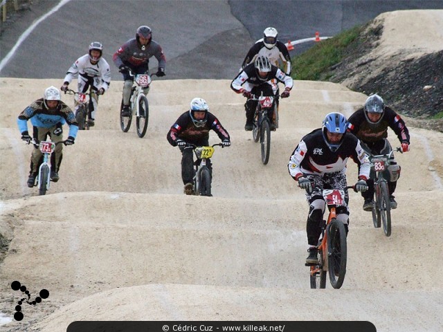 Coupe des Lacs 2009 de BMX, manche de Cran-Gevrier - le dim. 08.11.2009. 5e et avant-dernière manche de cette compétition franco-suisse de BMX. – « Coupe des Lacs 2009 de BMX, manche de Cran-Gevrier » – 5e manche de la Coupe des Lacs sur la piste de bicross de Cran-Gevrier. – mots associés : bmx, coupe des lacs