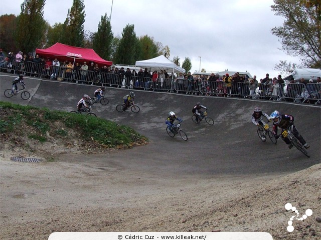 Coupe des Lacs 2009 de BMX, manche de Cran-Gevrier - le dim. 08.11.2009. 5e et avant-dernière manche de cette compétition franco-suisse de BMX. – « Coupe des Lacs 2009 de BMX, manche de Cran-Gevrier » – 5e manche de la Coupe des Lacs sur la piste de bicross de Cran-Gevrier. – mots associés : bmx, coupe des lacs