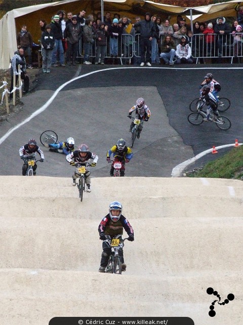 Coupe des Lacs 2009 de BMX, manche de Cran-Gevrier - le dim. 08.11.2009. 5e et avant-dernière manche de cette compétition franco-suisse de BMX. – « Coupe des Lacs 2009 de BMX, manche de Cran-Gevrier » – 5e manche de la Coupe des Lacs sur la piste de bicross de Cran-Gevrier. – mots associés : bmx, coupe des lacs