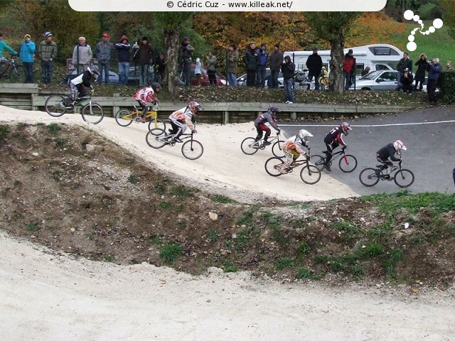 Coupe des Lacs 2009 de BMX, manche de Cran-Gevrier - le dim. 08.11.2009. 5e et avant-dernière manche de cette compétition franco-suisse de BMX. – « Coupe des Lacs 2009 de BMX, manche de Cran-Gevrier » – 5e manche de la Coupe des Lacs sur la piste de bicross de Cran-Gevrier. – mots associés : bmx, coupe des lacs