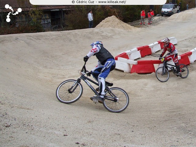 Coupe des Lacs 2009 de BMX, manche de Cran-Gevrier - le dim. 08.11.2009. 5e et avant-dernière manche de cette compétition franco-suisse de BMX. – « Coupe des Lacs 2009 de BMX, manche de Cran-Gevrier » – 5e manche de la Coupe des Lacs sur la piste de bicross de Cran-Gevrier. – mots associés : bmx, coupe des lacs