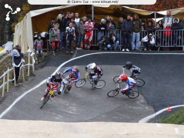 Coupe des Lacs 2009 de BMX, manche de Cran-Gevrier - le dim. 08.11.2009. 5e et avant-dernière manche de cette compétition franco-suisse de BMX. – « Coupe des Lacs 2009 de BMX, manche de Cran-Gevrier » – 5e manche de la Coupe des Lacs sur la piste de bicross de Cran-Gevrier. – mots associés : bmx, coupe des lacs