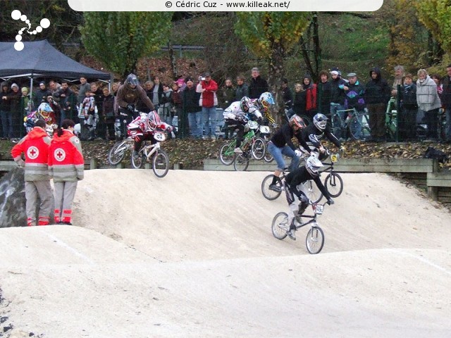 Coupe des Lacs 2009 de BMX, manche de Cran-Gevrier - le dim. 08.11.2009. 5e et avant-dernière manche de cette compétition franco-suisse de BMX. – « Coupe des Lacs 2009 de BMX, manche de Cran-Gevrier » – 5e manche de la Coupe des Lacs sur la piste de bicross de Cran-Gevrier. – mots associés : bmx, coupe des lacs