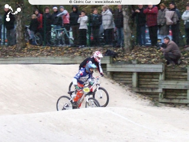 Coupe des Lacs 2009 de BMX, manche de Cran-Gevrier - le dim. 08.11.2009. 5e et avant-dernière manche de cette compétition franco-suisse de BMX. – « Coupe des Lacs 2009 de BMX, manche de Cran-Gevrier » – 5e manche de la Coupe des Lacs sur la piste de bicross de Cran-Gevrier. – mots associés : bmx, coupe des lacs