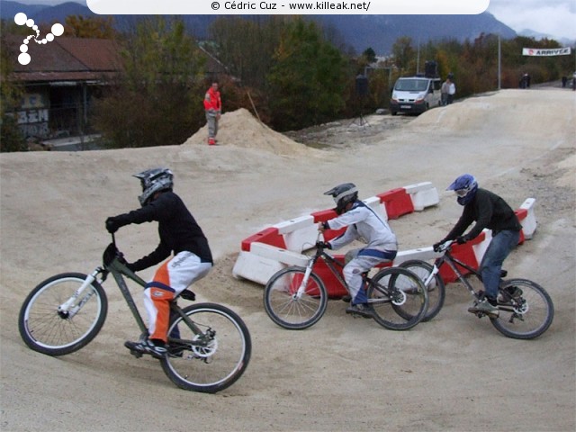 Coupe des Lacs 2009 de BMX, manche de Cran-Gevrier - le dim. 08.11.2009. 5e et avant-dernière manche de cette compétition franco-suisse de BMX. – « Coupe des Lacs 2009 de BMX, manche de Cran-Gevrier » – 5e manche de la Coupe des Lacs sur la piste de bicross de Cran-Gevrier. – mots associés : bmx, coupe des lacs