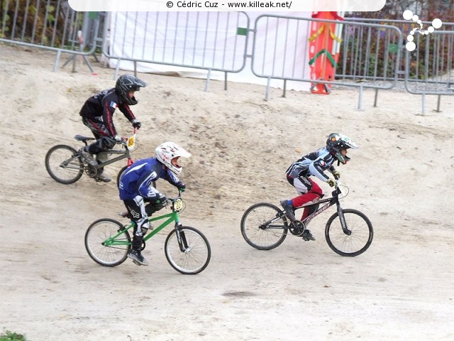 Coupe des Lacs 2009 de BMX, manche de Cran-Gevrier - le dim. 08.11.2009. 5e et avant-dernière manche de cette compétition franco-suisse de BMX. – « Coupe des Lacs 2009 de BMX, manche de Cran-Gevrier » – 5e manche de la Coupe des Lacs sur la piste de bicross de Cran-Gevrier. – mots associés : bmx, coupe des lacs