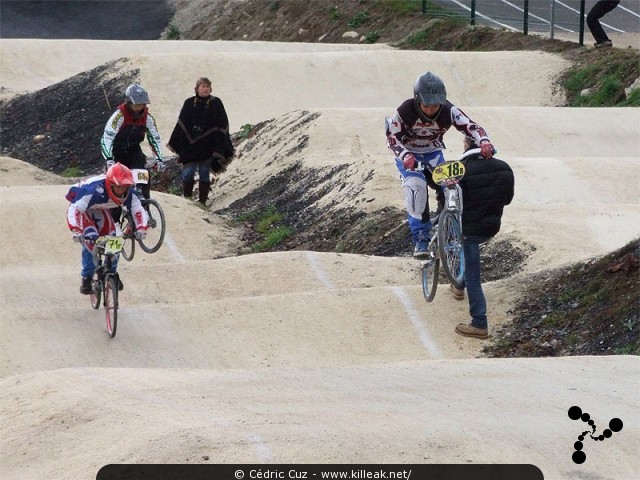 Coupe des Lacs 2009 de BMX, manche de Cran-Gevrier - le dim. 08.11.2009. 5e et avant-dernière manche de cette compétition franco-suisse de BMX. – « Coupe des Lacs 2009 de BMX, manche de Cran-Gevrier » – 5e manche de la Coupe des Lacs sur la piste de bicross de Cran-Gevrier. – mots associés : bmx, coupe des lacs