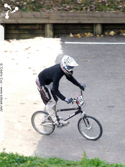 Coupe des Lacs 2009 de BMX, manche de Cran-Gevrier - le dim. 08.11.2009. 5e et avant-dernière manche de cette compétition franco-suisse de BMX. — « Coupe des Lacs 2009 de BMX, manche de Cran-Gevrier » — 5e manche de la Coupe des Lacs sur la piste de bicross de Cran-Gevrier. — mots associés : bmx, coupe des lacs