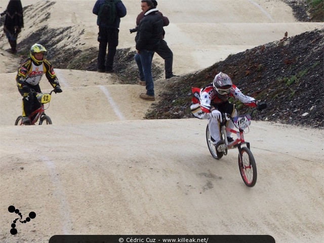 Coupe des Lacs 2009 de BMX, manche de Cran-Gevrier - le dim. 08.11.2009. 5e et avant-dernière manche de cette compétition franco-suisse de BMX. – « Coupe des Lacs 2009 de BMX, manche de Cran-Gevrier » – 5e manche de la Coupe des Lacs sur la piste de bicross de Cran-Gevrier. – mots associés : bmx, coupe des lacs