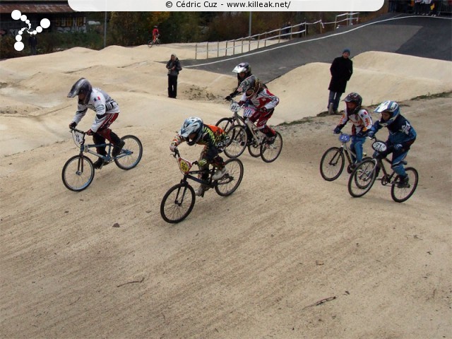 Coupe des Lacs 2009 de BMX, manche de Cran-Gevrier - le dim. 08.11.2009. 5e et avant-dernière manche de cette compétition franco-suisse de BMX. — « Coupe des Lacs 2009 de BMX, manche de Cran-Gevrier » — 5e manche de la Coupe des Lacs sur la piste de bicross de Cran-Gevrier. — mots associés : bmx, coupe des lacs