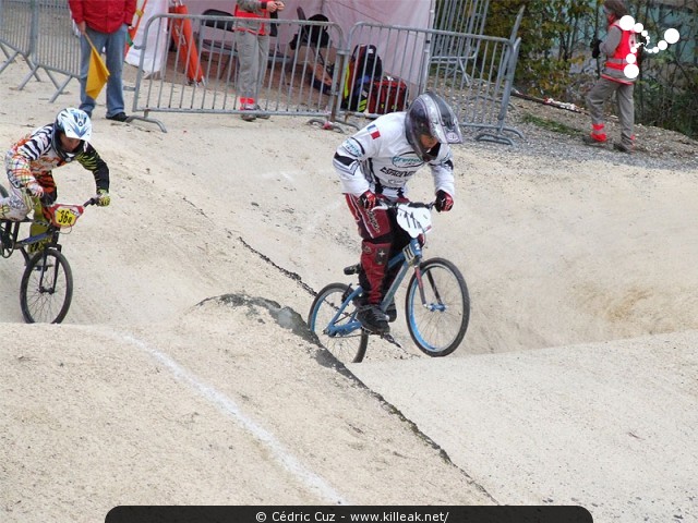 Coupe des Lacs 2009 de BMX, manche de Cran-Gevrier - le dim. 08.11.2009. 5e et avant-dernière manche de cette compétition franco-suisse de BMX. – « Coupe des Lacs 2009 de BMX, manche de Cran-Gevrier » – 5e manche de la Coupe des Lacs sur la piste de bicross de Cran-Gevrier. – mots associés : bmx, coupe des lacs