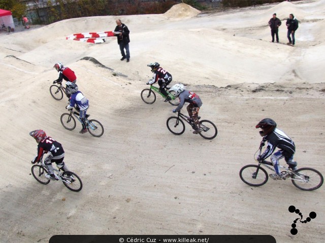 Coupe des Lacs 2009 de BMX, manche de Cran-Gevrier - le dim. 08.11.2009. 5e et avant-dernière manche de cette compétition franco-suisse de BMX. – « Coupe des Lacs 2009 de BMX, manche de Cran-Gevrier » – 5e manche de la Coupe des Lacs sur la piste de bicross de Cran-Gevrier. – mots associés : bmx, coupe des lacs