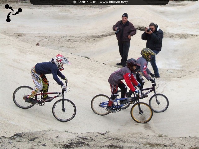 Coupe des Lacs 2009 de BMX, manche de Cran-Gevrier - le dim. 08.11.2009. 5e et avant-dernière manche de cette compétition franco-suisse de BMX. – « Coupe des Lacs 2009 de BMX, manche de Cran-Gevrier » – 5e manche de la Coupe des Lacs sur la piste de bicross de Cran-Gevrier. – mots associés : bmx, coupe des lacs