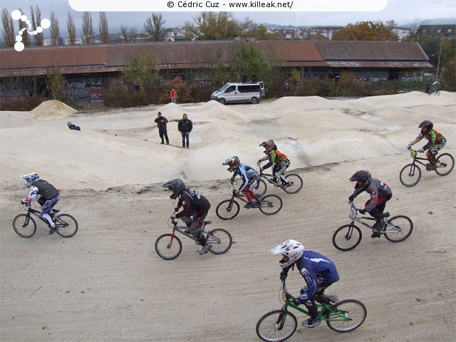 Coupe des Lacs 2009 de BMX, manche de Cran-Gevrier - le dim. 08.11.2009. 5e et avant-dernière manche de cette compétition franco-suisse de BMX. – « Coupe des Lacs 2009 de BMX, manche de Cran-Gevrier » – 5e manche de la Coupe des Lacs sur la piste de bicross de Cran-Gevrier. – mots associés : bmx, coupe des lacs