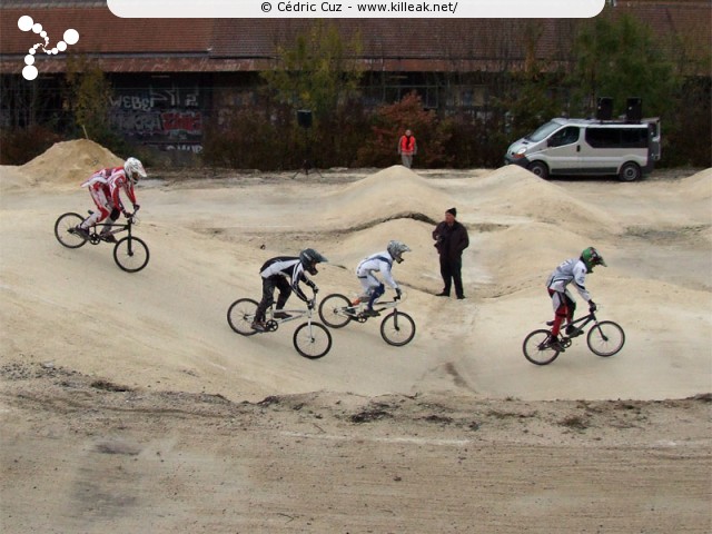 Coupe des Lacs 2009 de BMX, manche de Cran-Gevrier - le dim. 08.11.2009. 5e et avant-dernière manche de cette compétition franco-suisse de BMX. – « Coupe des Lacs 2009 de BMX, manche de Cran-Gevrier » – 5e manche de la Coupe des Lacs sur la piste de bicross de Cran-Gevrier. – mots associés : bmx, coupe des lacs