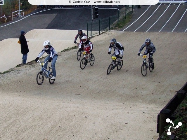 Coupe des Lacs 2009 de BMX, manche de Cran-Gevrier - le dim. 08.11.2009. 5e et avant-dernière manche de cette compétition franco-suisse de BMX. – « Coupe des Lacs 2009 de BMX, manche de Cran-Gevrier » – 5e manche de la Coupe des Lacs sur la piste de bicross de Cran-Gevrier. – mots associés : bmx, coupe des lacs